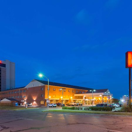 Ramada By Wyndham Topeka Downtown Hotel & Convention Center Luaran gambar