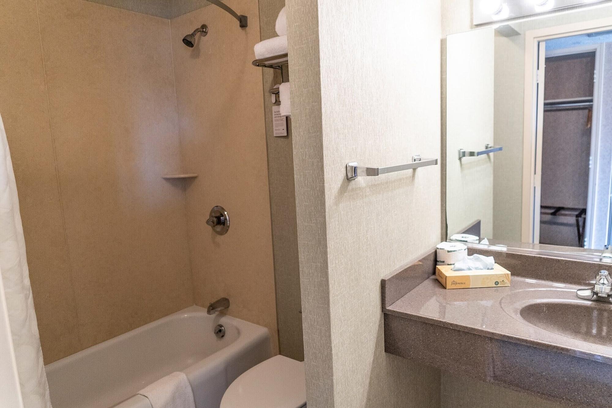 Ramada By Wyndham Topeka Downtown Hotel & Convention Center Luaran gambar