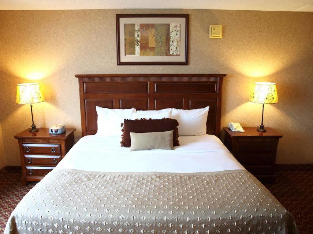 Ramada By Wyndham Topeka Downtown Hotel & Convention Center Luaran gambar
