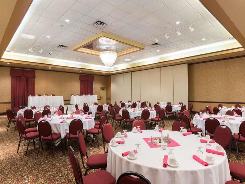 Ramada By Wyndham Topeka Downtown Hotel & Convention Center Luaran gambar